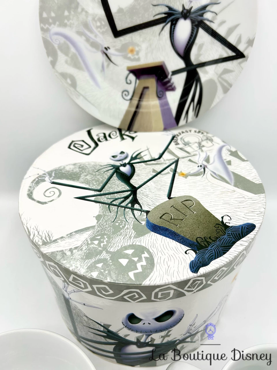 Coffret Vaisselle L'étrange Noël De Mr Jack Disney Store Tim Burton Assiette Bol Tasse Mug Jack Skellington Zéro 10 Coffret Vaisselle L'étrange Noël De Mr Jack Disney Store Tim Burton Assiette Bol Tasse Mug Jack Skellington Zéro – Image 8