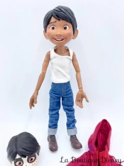 Figurine Chantante Miguel Coco Disney Store Poupée Articulée Guitare 20 Cm -Poupées Soldes figurine chantante miguel coco disney store poupee articulee guitare musique 4