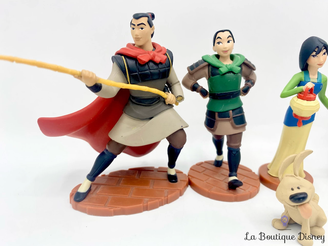 Poupées Soldes -Poupées Soldes figurines playset mulan disney store li shang petit frere khan 3