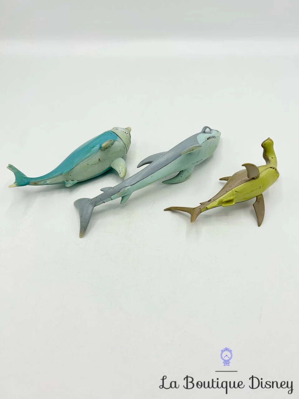 Figurines Requins Bruce Chumy L'Enclume Disney Le Monde De Némo 15 Cm 4 Figurines Requins Bruce Chumy L'Enclume Disney Le Monde De Némo 15 Cm – Image 2