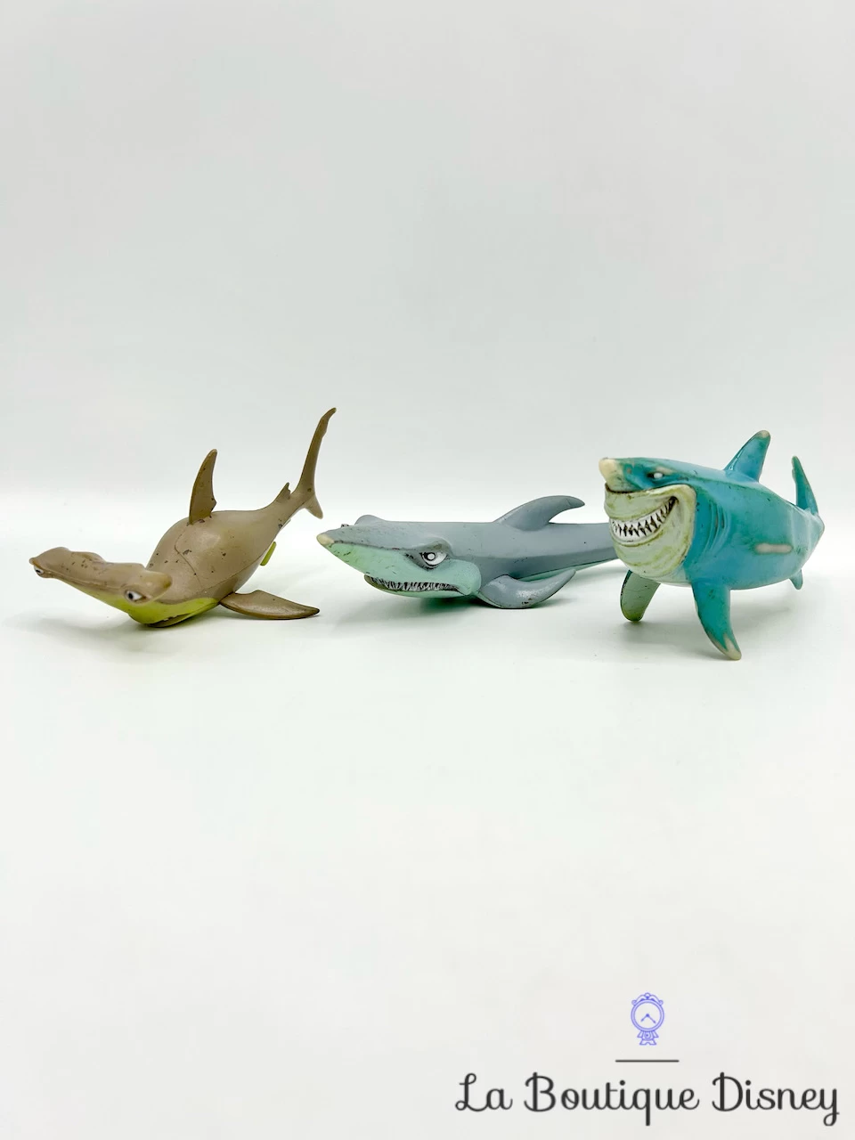 Figurines Requins Bruce Chumy L'Enclume Disney Le Monde De Némo 15 Cm 3 Figurines Requins Bruce Chumy L'Enclume Disney Le Monde De Némo 15 Cm