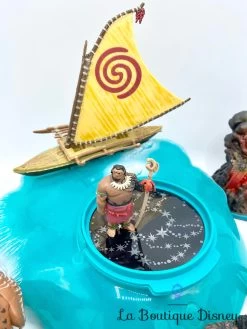 Ensemble De Jeu Bateau à Projections D'images Vaiana Disney Store Projecteur 12 Ensemble De Jeu Bateau à Projections D'images Vaiana Disney Store Projecteur -Poupées Soldes jouet ensemble bateau projections vaiana disney store projecteur figurines bateau 7