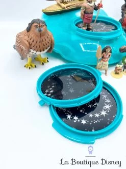 Ensemble De Jeu Bateau à Projections D'images Vaiana Disney Store Projecteur 11 Ensemble De Jeu Bateau à Projections D'images Vaiana Disney Store Projecteur -Poupées Soldes jouet ensemble bateau projections vaiana disney store projecteur figurines bateau 8