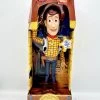 Poupée Woody Parlant à Ficelle Disney Store 2016 Toy Story Figurine Articulée Talking Woody -Poupées Soldes jouet figurine talking woody parlant disney store toy story poupee ficelle 1