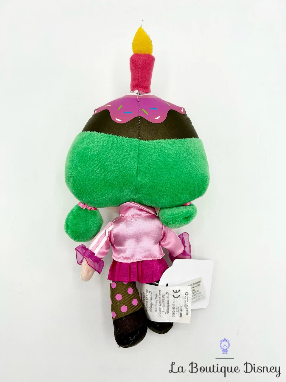 Peluche Adele Machandelle Les Mondes Ralph Disney Store 2012 Pilote Bougie 26 Cm 4 Peluche Adele Machandelle Les Mondes Ralph Disney Store 2012 Pilote Bougie 26 Cm – Image 2