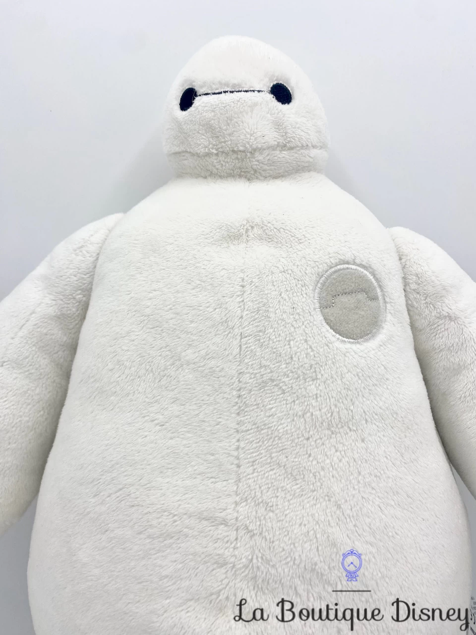 Peluche Baymax Les Nouveaux Héros Disney Store Robot Blanc 45 Cm 4 Peluche Baymax Les Nouveaux Héros Disney Store Robot Blanc 45 Cm – Image 2