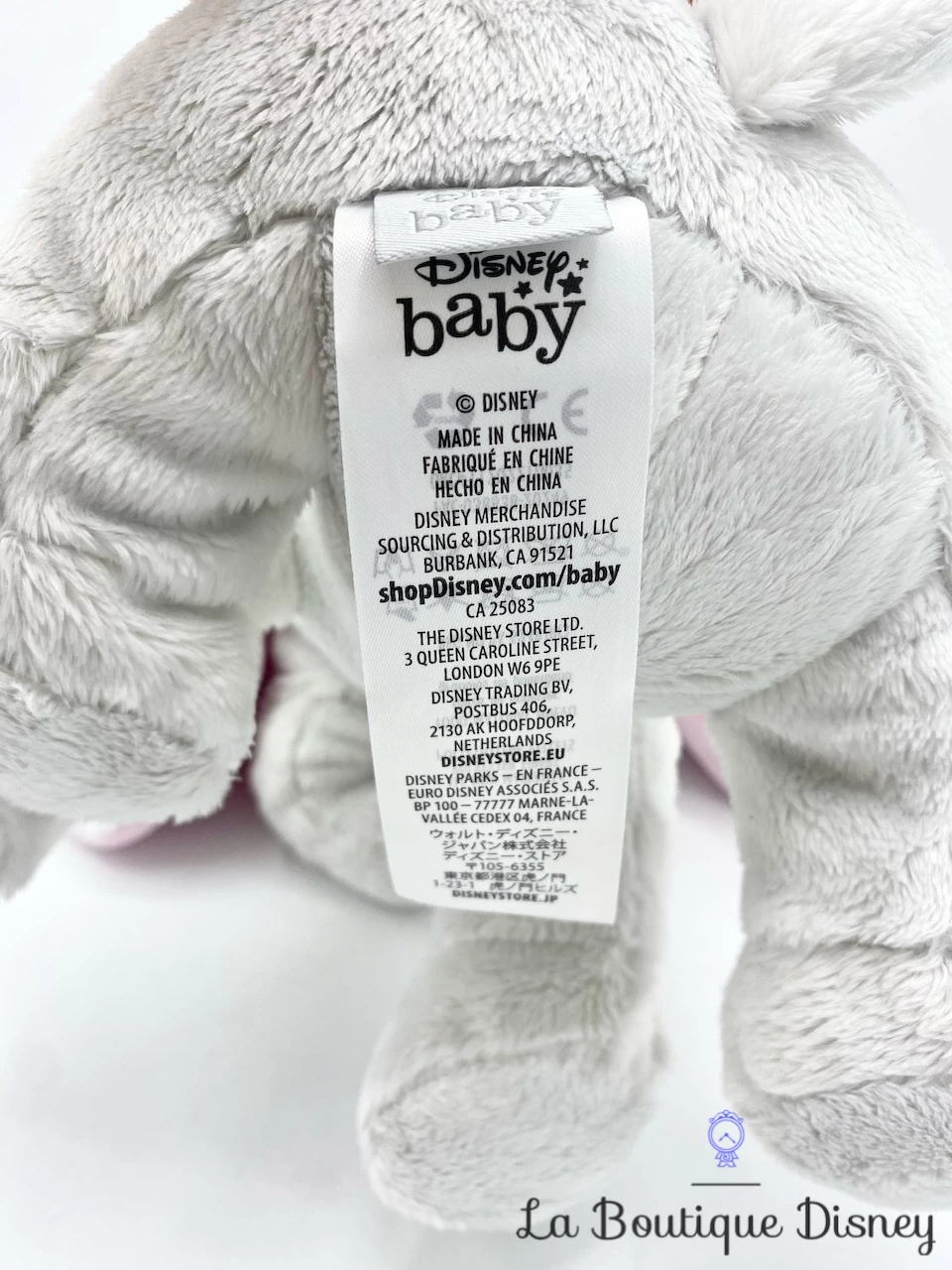 Peluche Dumbo Bébé Born In 2021 Disney Babies Disney Store éléphant Gris 27 Cm 8 Peluche Dumbo Bébé Born In 2021 Disney Babies Disney Store éléphant Gris 27 Cm – Image 6