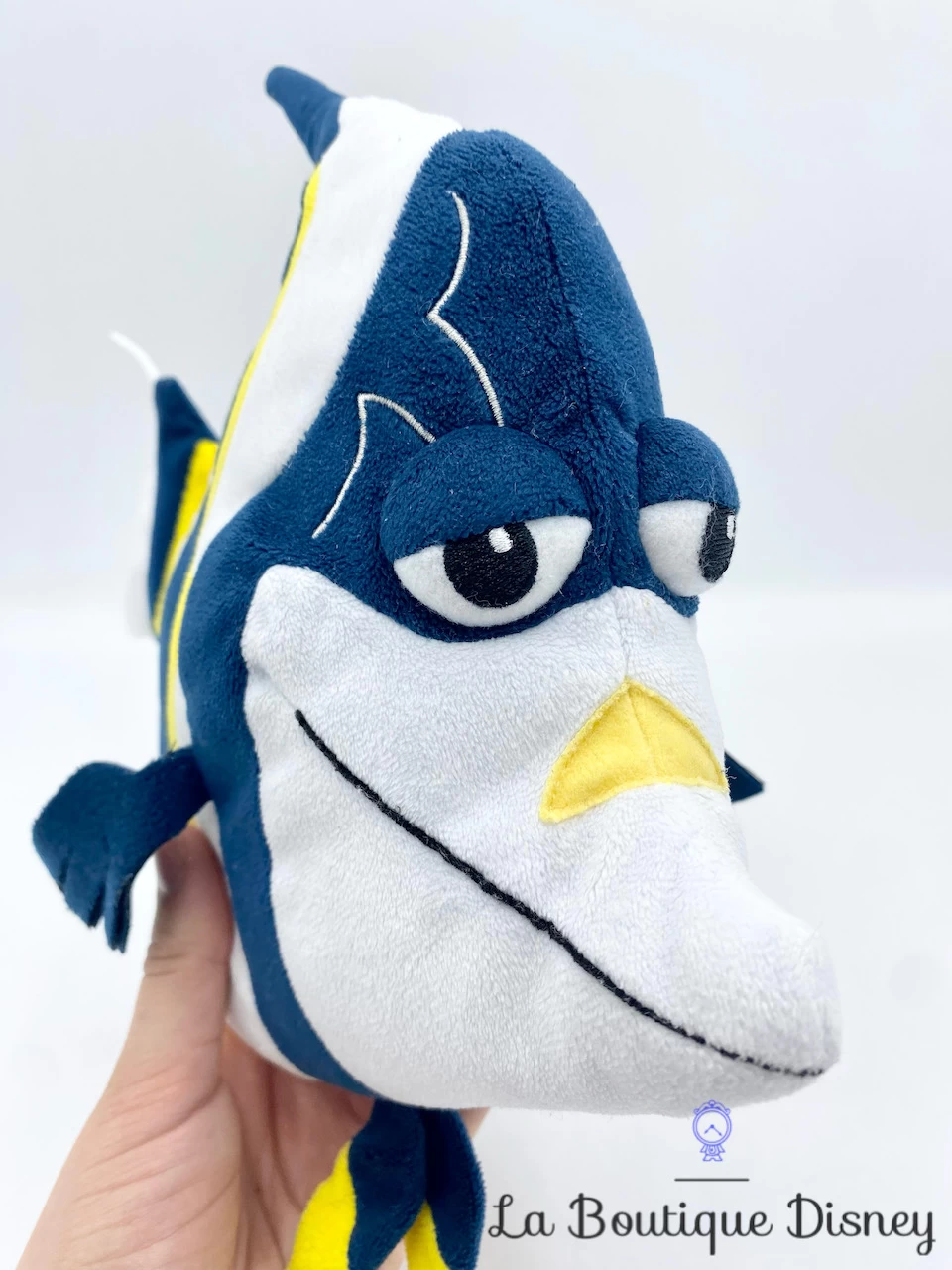 Peluche Gill Poisson Le Monde De Némo Disney Store Bleu Jaune 26 Cm 5 Peluche Gill Poisson Le Monde De Némo Disney Store Bleu Jaune 26 Cm – Image 3