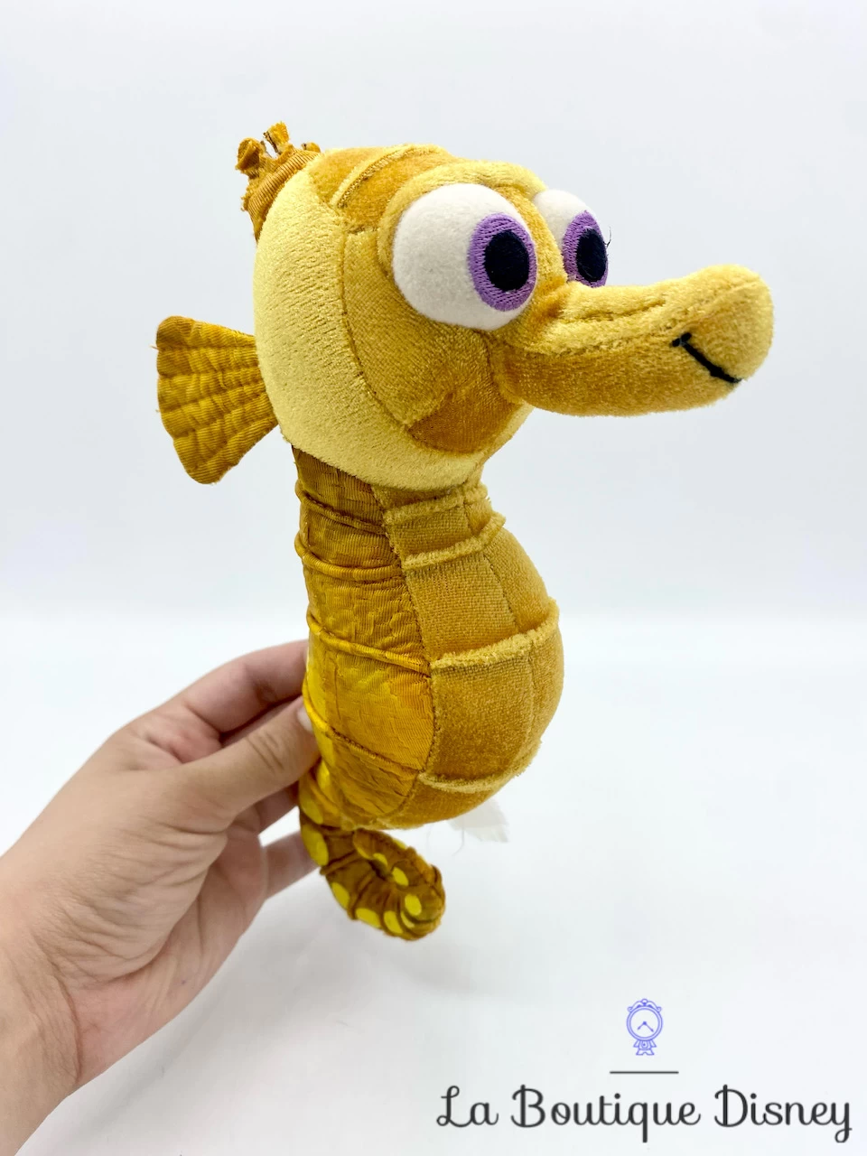 Peluche Hippo Sheldon Le Monde De Némo Disney Store Hippocampe Jaune 24 Cm 3 Peluche Hippo Sheldon Le Monde De Némo Disney Store Hippocampe Jaune 24 Cm