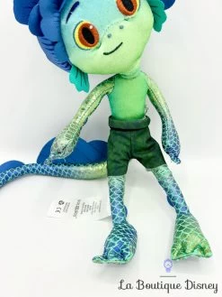 Peluche Luca Paguro Disney Store 2019 Créature Poisson Bleu écailles 34 Cm -Poupées Soldes peluche luca poisson disney store 2019 bleu ecailles 4