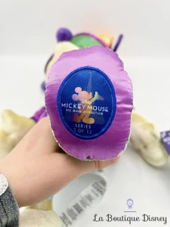 Peluche Mickey Mouse The Main Attraction 3 Sur 12 Mad Tea Party Disney Store 2022 Édition Limitée 56 Cm -Poupées Soldes peluche mickey mouse main attraction 3 12 mad tea party alice disney store edition limitee 1