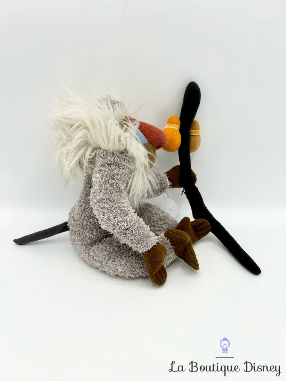 Peluche Rafiki Disney Store Le Roi Lion Singe Gris Bâton 22 Cm 5 Peluche Rafiki Disney Store Le Roi Lion Singe Gris Bâton 22 Cm – Image 3