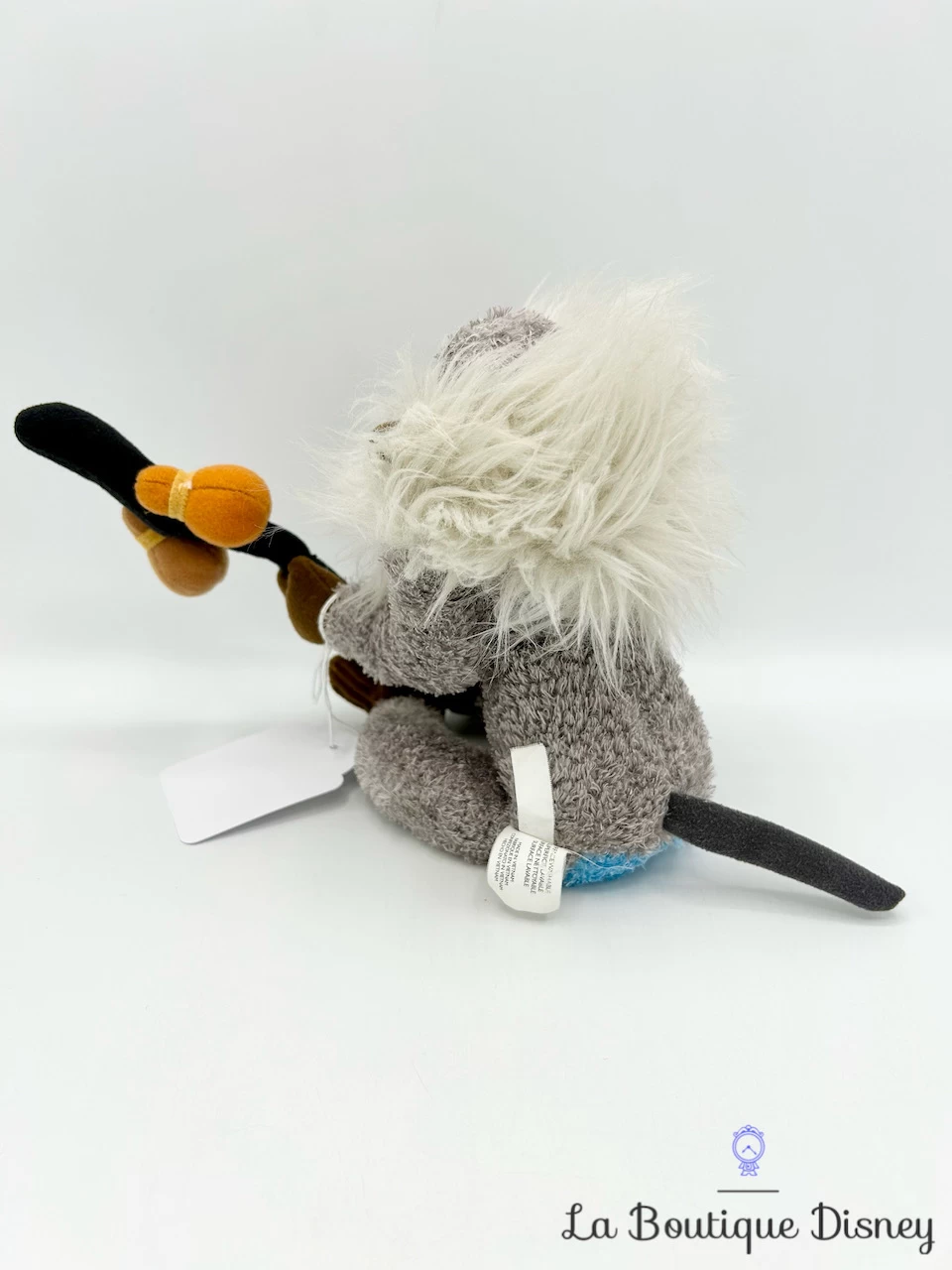 Peluche Rafiki Disney Store Le Roi Lion Singe Gris Bâton 22 Cm 6 Peluche Rafiki Disney Store Le Roi Lion Singe Gris Bâton 22 Cm – Image 4