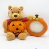 Peluche Winnie L'ourson Halloween Disney Store Cadre Photo Citrouille Orange 33 Cm 2 Peluche Winnie L'ourson Halloween Disney Store Cadre Photo Citrouille Orange 33 Cm -Poupées Soldes peluche winnie ourson citrouille halloween cadre disney store orange 1
