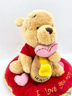 Peluche Winnie Ourson Coeur Rouge Disney Store I Love You More Than Hunny 24 Cm 9 Peluche Winnie Ourson Coeur Rouge Disney Store I Love You More Than Hunny 24 Cm -Poupées Soldes peluche winnie ourson coeur i love you more than hunny disney store miel 1