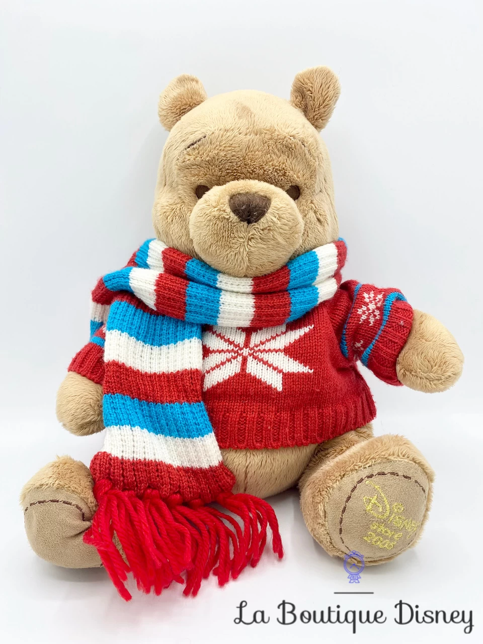 Peluche Winnie L’ourson Noël Disney Store 2008 écharpe Pull Hiver 3 Peluche Winnie L’ourson Noël Disney Store 2008 écharpe Pull Hiver