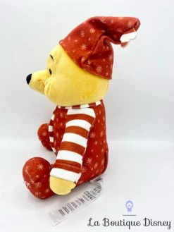 Peluche Winnie L’ourson Noël Disney Store 2021 ShopDisney Pyjama Rouge -Poupées Soldes peluche winnie ourson disney store 2021 shopdisney noel pyjama 2