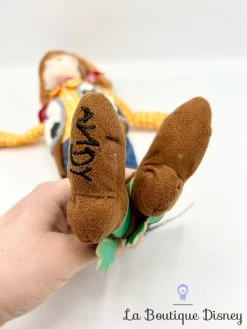 Poupée Chiffon Woody Toy Story Disney Store 2019 Peluche Cow Boy Chapeau 47 Cm 9 Poupée Chiffon Woody Toy Story Disney Store 2019 Peluche Cow Boy Chapeau 47 Cm -Poupées Soldes peluche woody disney store toy story cowboy poupee chiffon 5