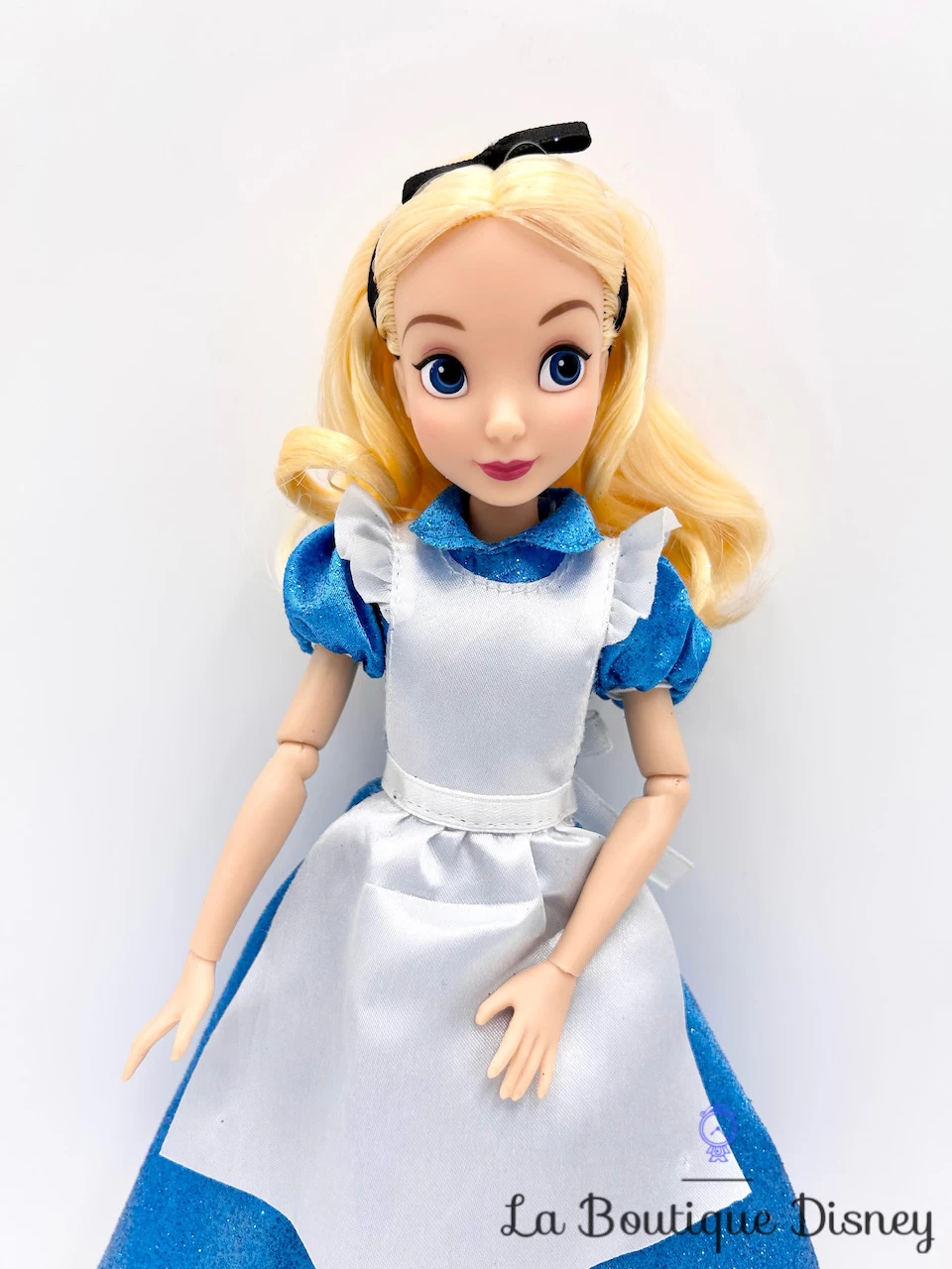 Poupée Alice Au Pays Des Merveilles Disney Store 2020 Mannequin Robe Bleu 28 Cm 4 Poupée Alice Au Pays Des Merveilles Disney Store 2020 Mannequin Robe Bleu 28 Cm – Image 2