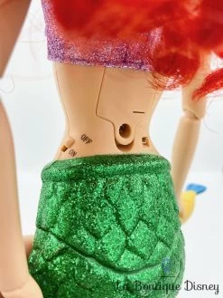 Poupée Chantante Ariel De Luxe Disney Store La Petite Sirène Polochon Queue Articulée 45 Cm 11 Poupée Chantante Ariel De Luxe Disney Store La Petite Sirène Polochon Queue Articulée 45 Cm -Poupées Soldes poupee chantante ariel de luxe 45 cm polochon part of your wold articulee queue 2016 10