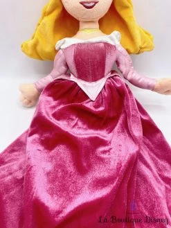 Poupée Chiffon Aurore La Belle Au Bois Dormant Disney Store Exclusive Peluche Princesse Robe Rose 52 Cm -Poupées Soldes poupee chiffon aurore la belle au bois dormant disney store peluche princesse rose velours 5