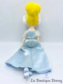 Poupée Chiffon Cendrillon Hiver Disney Store Peluche Princesse Cache Oreilles 53 Cm -Poupées Soldes poupee chiffon cendrillon hiver disney store princesse cache oreilles fourrure 4