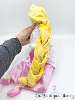 Poupée Chiffon Raiponce Hiver Disney Store Peluche Princesse Robe Rose Cape Blanche 50 Cm -Poupées Soldes poupee chiffon raiponce hiver disney store peluche princesse manteau cape 7