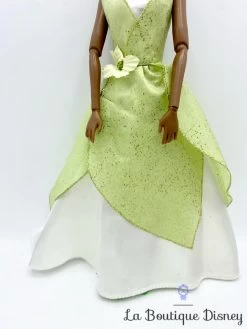 Poupée Tiana La Princesse Et La Grenouille Disney Store Mannequin Robe Verte 32 Cm -Poupées Soldes poupee tiana la princesse et la grenouille disney store mannequin 4