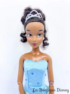 Poupée Tiana La Princesse Et La Grenouille Disney Store Mannequin Robe Bleue 33 Cm -Poupées Soldes poupee tiana la princesse et la grenouille disney store robe bleu 4