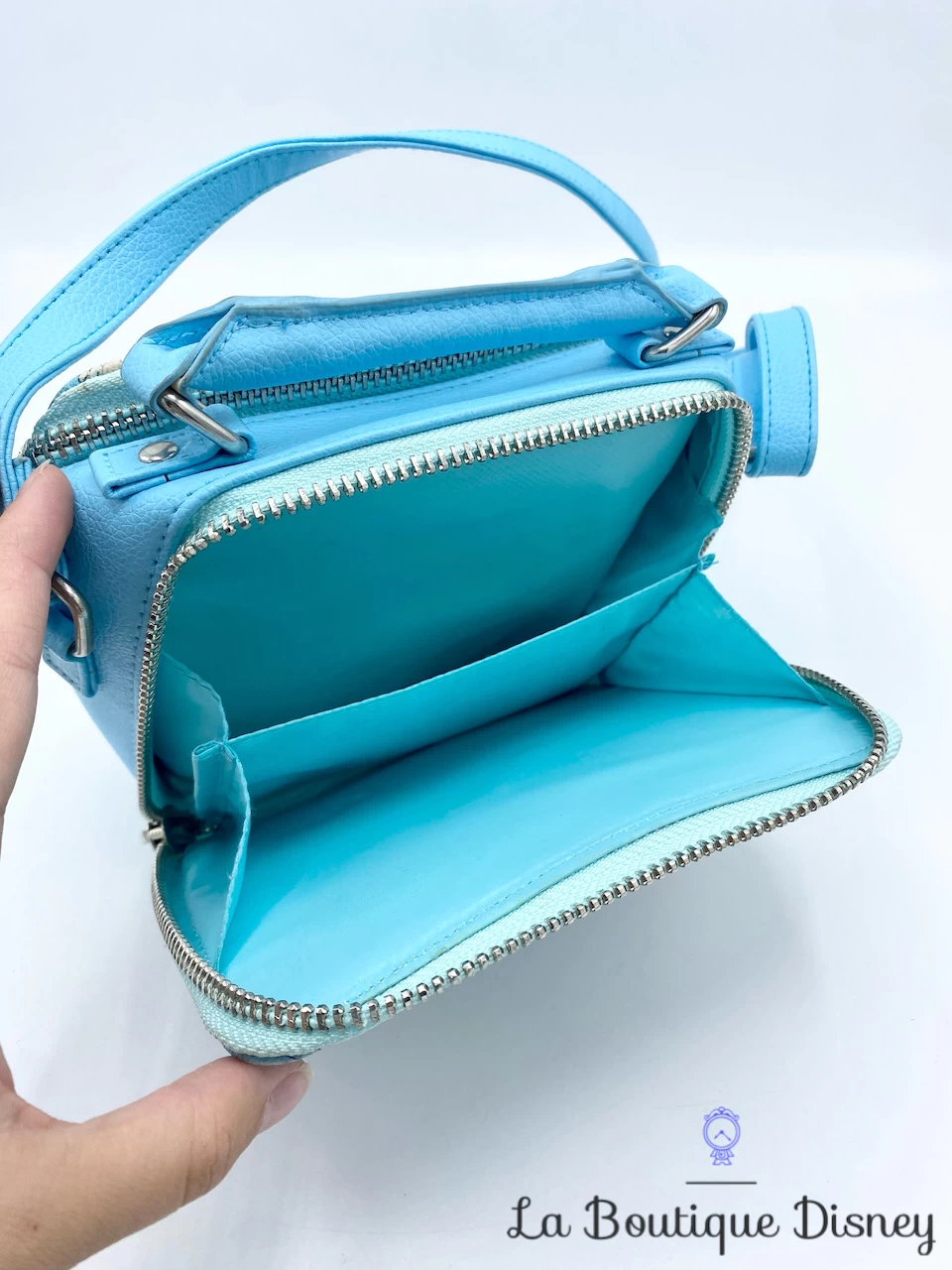 Sac à Main Alice Au Pays Des Merveilles Tsum Tsum Disney Store Bandoulière Bleu 7 Sac à Main Alice Au Pays Des Merveilles Tsum Tsum Disney Store Bandoulière Bleu – Image 5