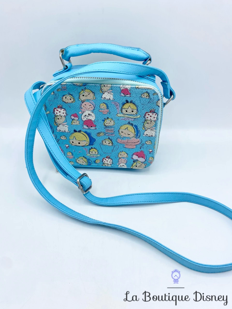Sac à Main Alice Au Pays Des Merveilles Tsum Tsum Disney Store Bandoulière Bleu 4 Sac à Main Alice Au Pays Des Merveilles Tsum Tsum Disney Store Bandoulière Bleu – Image 2