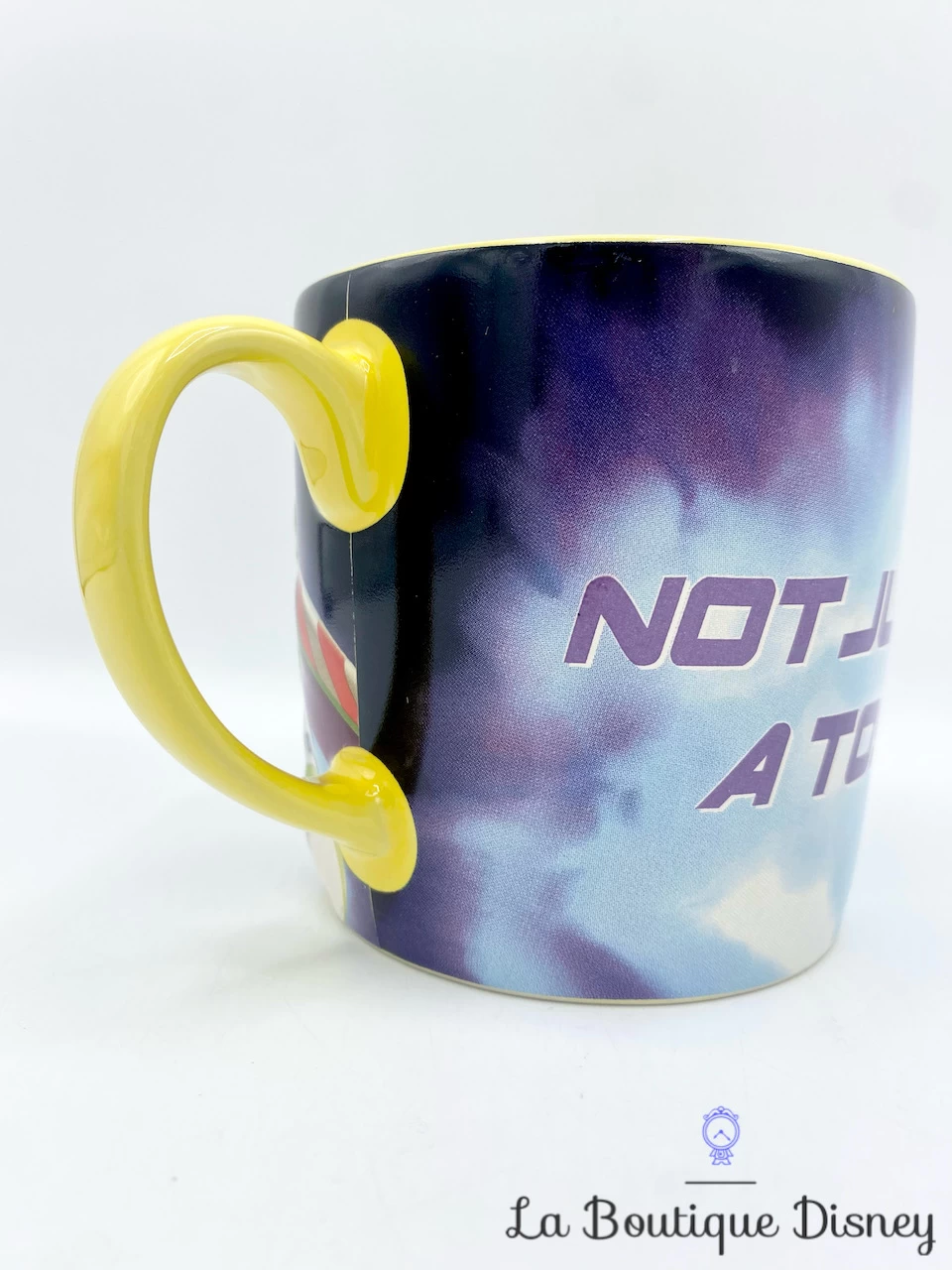 Tasse Buzz L'Éclair Not Just A Toy Disney Store Mug Jaune Toy Story Space Ranger 6 Tasse Buzz L'Éclair Not Just A Toy Disney Store Mug Jaune Toy Story Space Ranger – Image 4