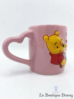 Tasse Expresso Winnie L'ourson To Pooh Disney Store Exclusive Mug Coeur Love Amour 11 Tasse Expresso Winnie L'ourson To Pooh Disney Store Exclusive Mug Coeur Love Amour -Poupées Soldes tasse expresso winnie ourson to pooh disney store exclusive mug anse coeur rose 7