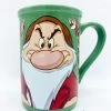 Tasse Grincheux Grumpy Disney Store Mug Blanche Neige Et Les Sept Nains Vert -Poupées Soldes tasse grincheux grumpy vert rouge disney store mug blanche neige 1