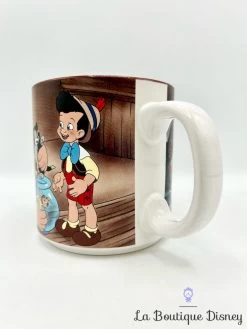 Tasse Scène Pinocchio The Walt Disney Company Japan Mug Scène Film Geppetto Atelier -Poupées Soldes tasse scene pinocchio disney store walt disney company mug scene films 2