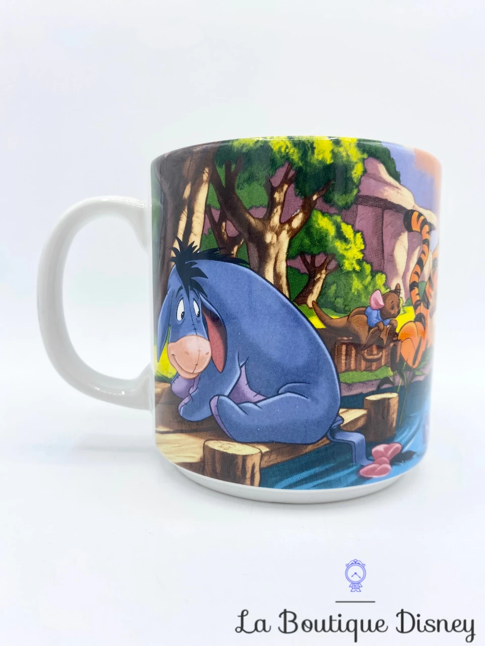 Tasse Scène Winnie L'ourson Disney Store Classics 2002 Mug Scène Film Pêche Eau 5 Tasse Scène Winnie L'ourson Disney Store Classics 2002 Mug Scène Film Pêche Eau – Image 3