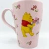Tasse Winnie L'ourson Fleurs The Disney Store Mug Bouquet Rose 2 Tasse Winnie L'ourson Fleurs The Disney Store Mug Bouquet Rose -Poupées Soldes tasse winnie ourson fleurs disney store mug rose 1