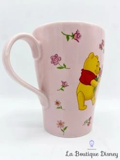 Tasse Winnie L'ourson Fleurs The Disney Store Mug Bouquet Rose 11 Tasse Winnie L'ourson Fleurs The Disney Store Mug Bouquet Rose -Poupées Soldes tasse winnie ourson fleurs disney store mug rose 6